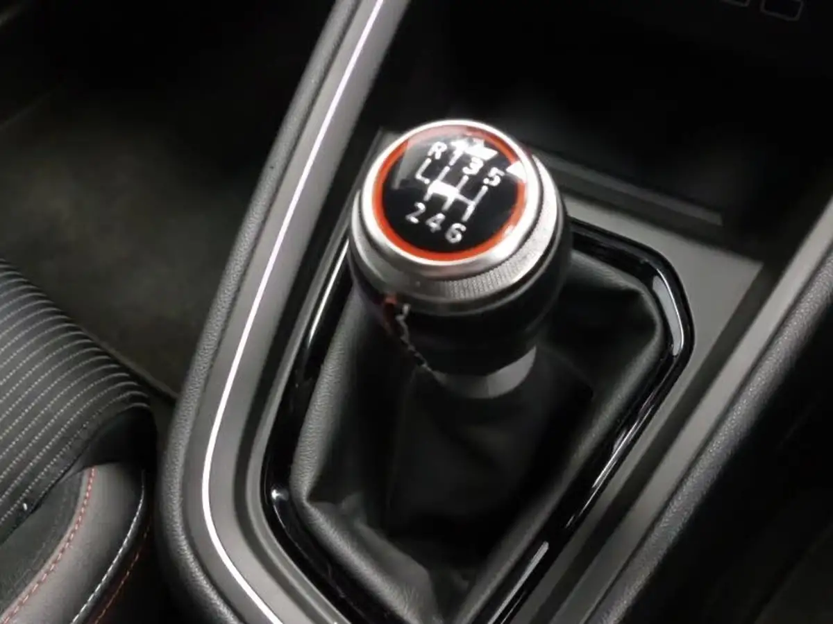 2023-renault-clio-10-tce-rs-line-big-11