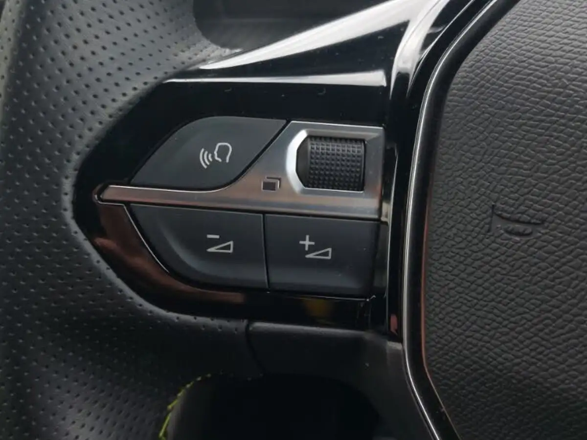 2021-peugeot-2008-suv-12-puretech-gt-big-16
