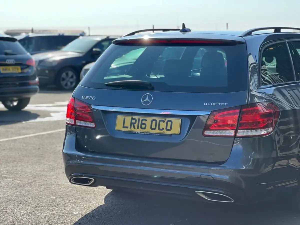 2016-mercedes-benz-e-class-21cdi-e220-amg-night-edition-estate-5d-big-32