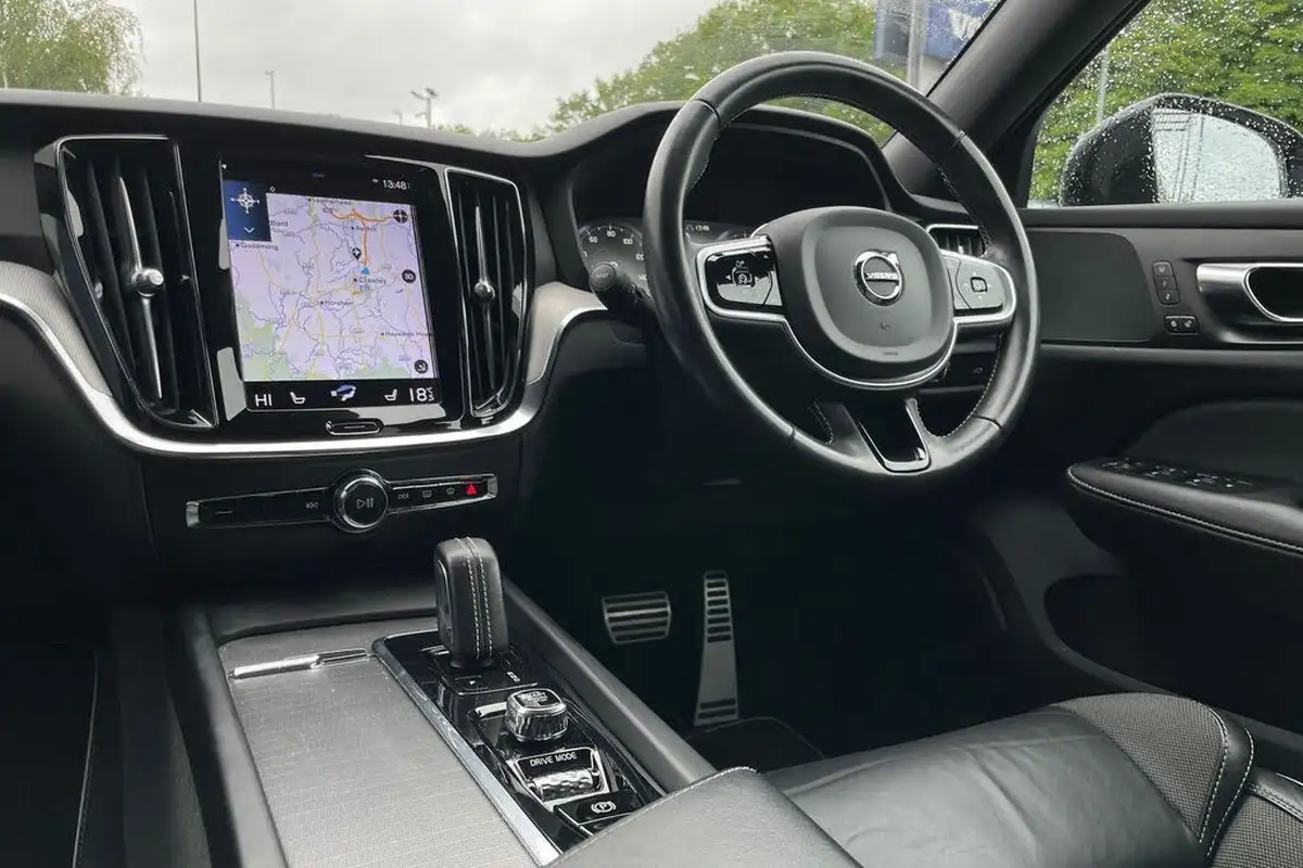 2021-volvo-v60-20-b3-r-design-160bhp-big-33