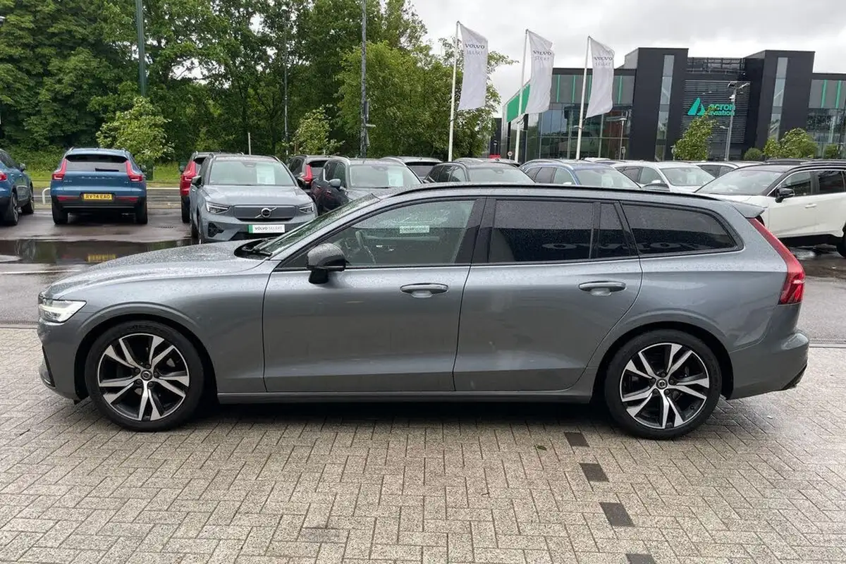 2021-volvo-v60-20-b3-r-design-160bhp-big-9