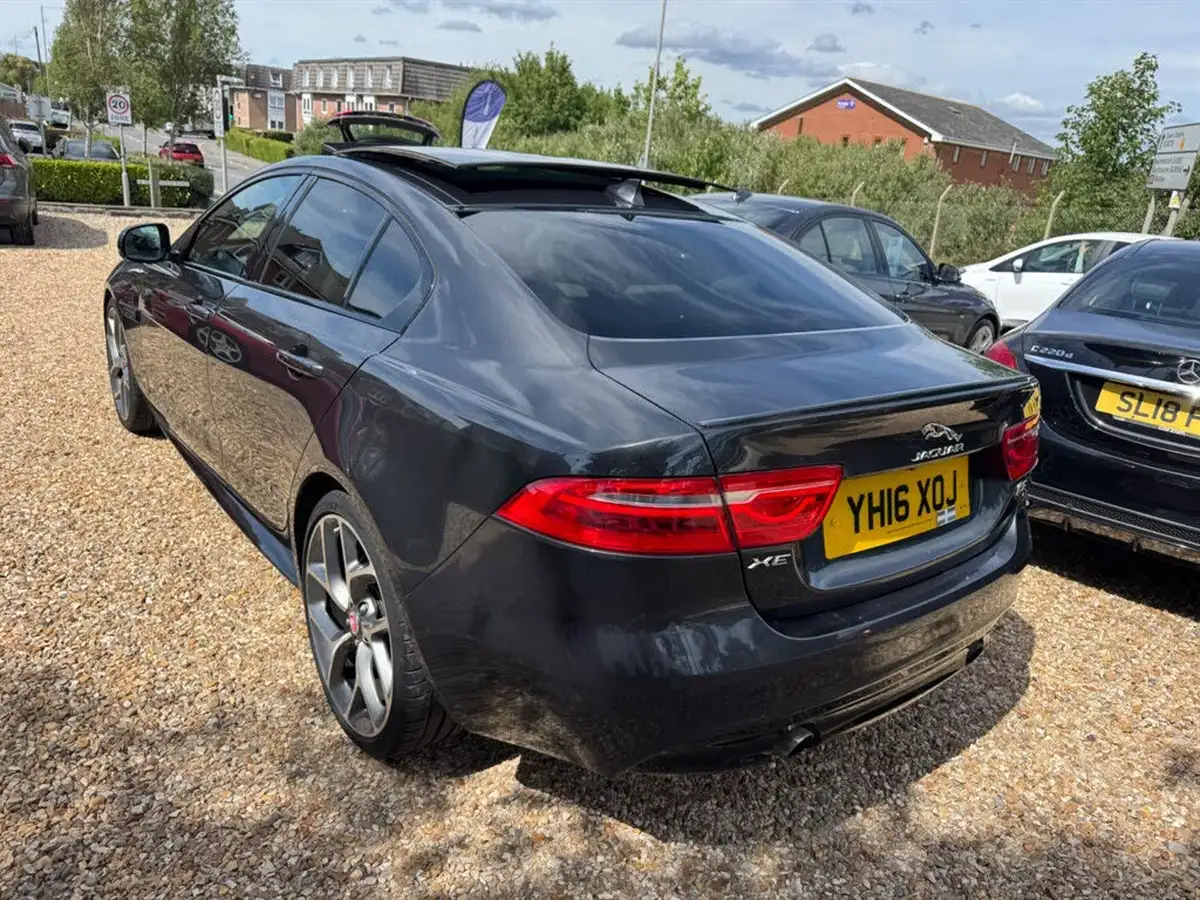 2016-jaguar-xe-30i-v6-sc-s-big-3