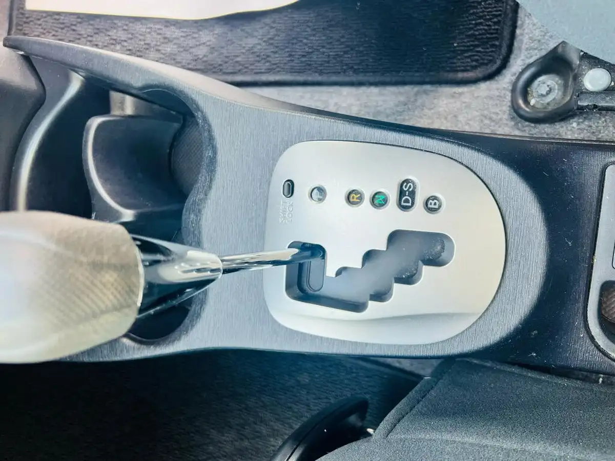 2013-toyota-yaris-big-19