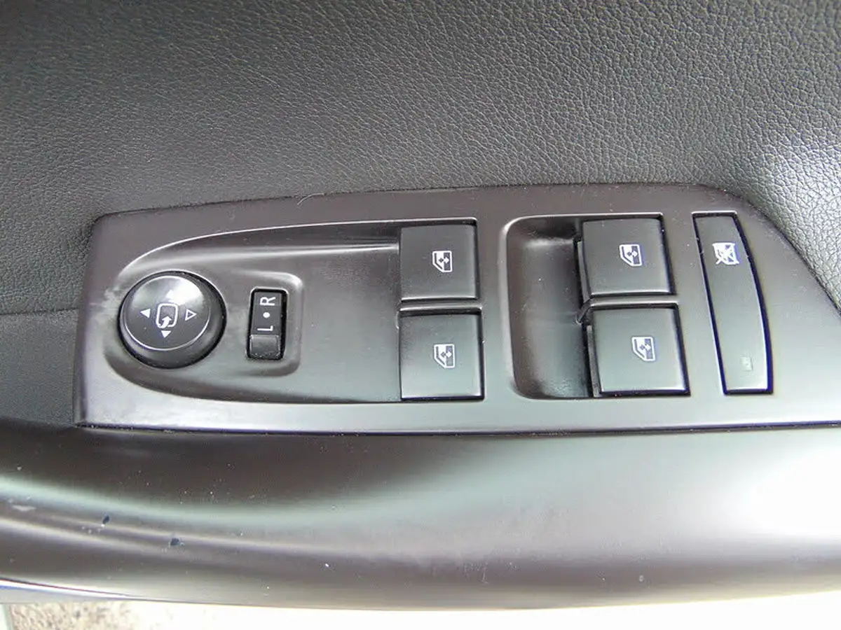 2018-vauxhall-astra-16cdti-elite-nav-136ps-ss-hatchback-big-20