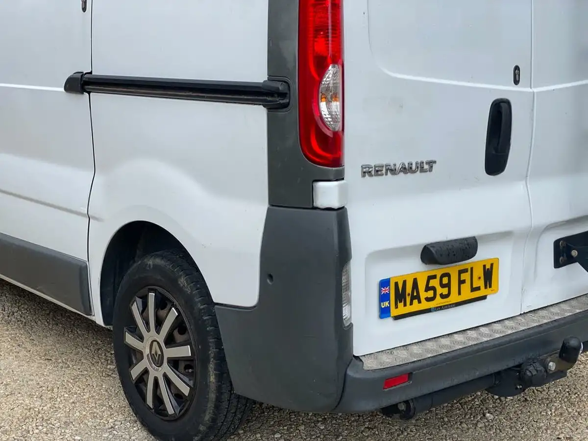 2009-renault-trafic-20td-sl27dci-115-panel-van-big-15