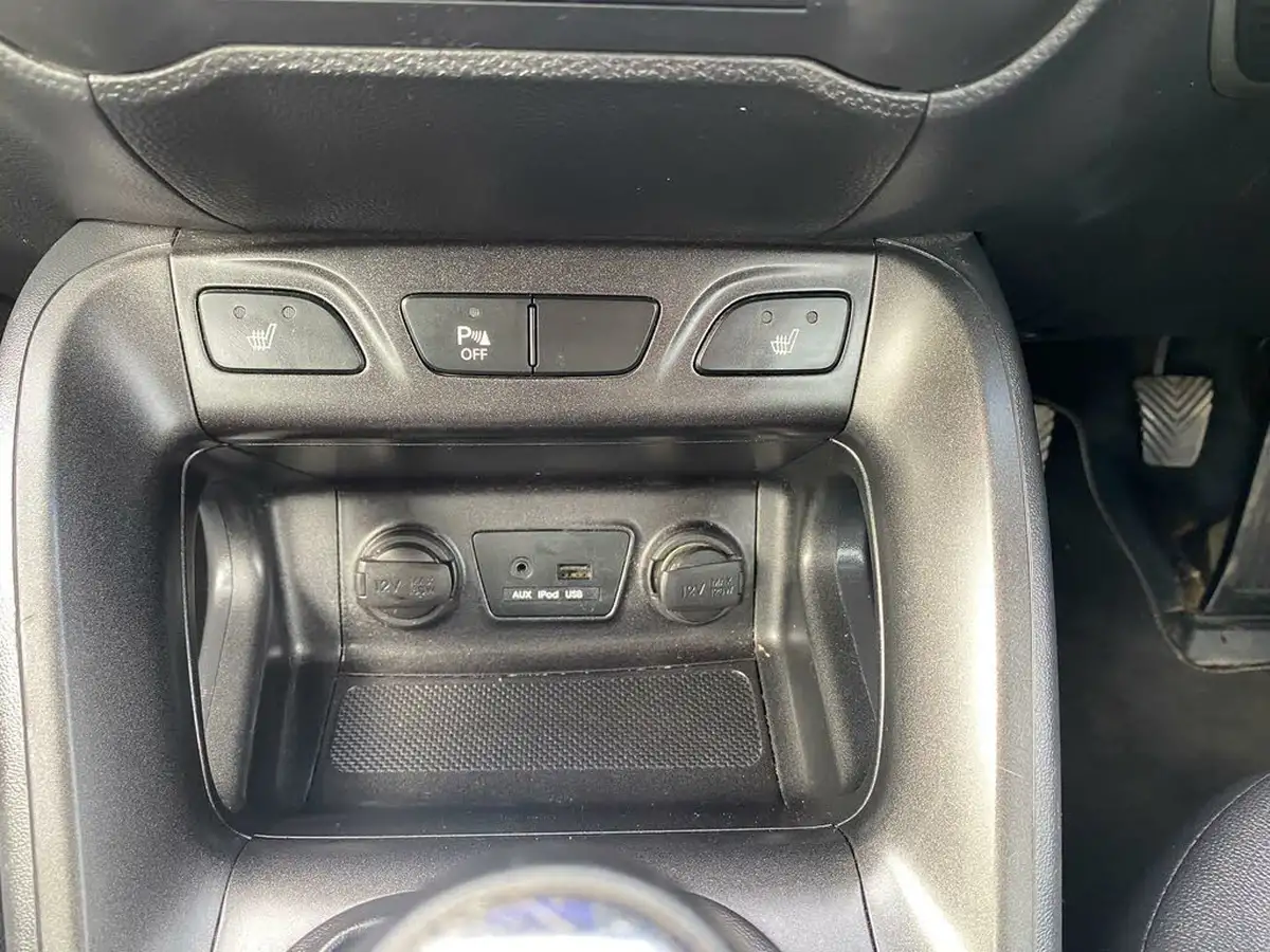 2013-hyundai-ix35-17td-se-nav-big-23