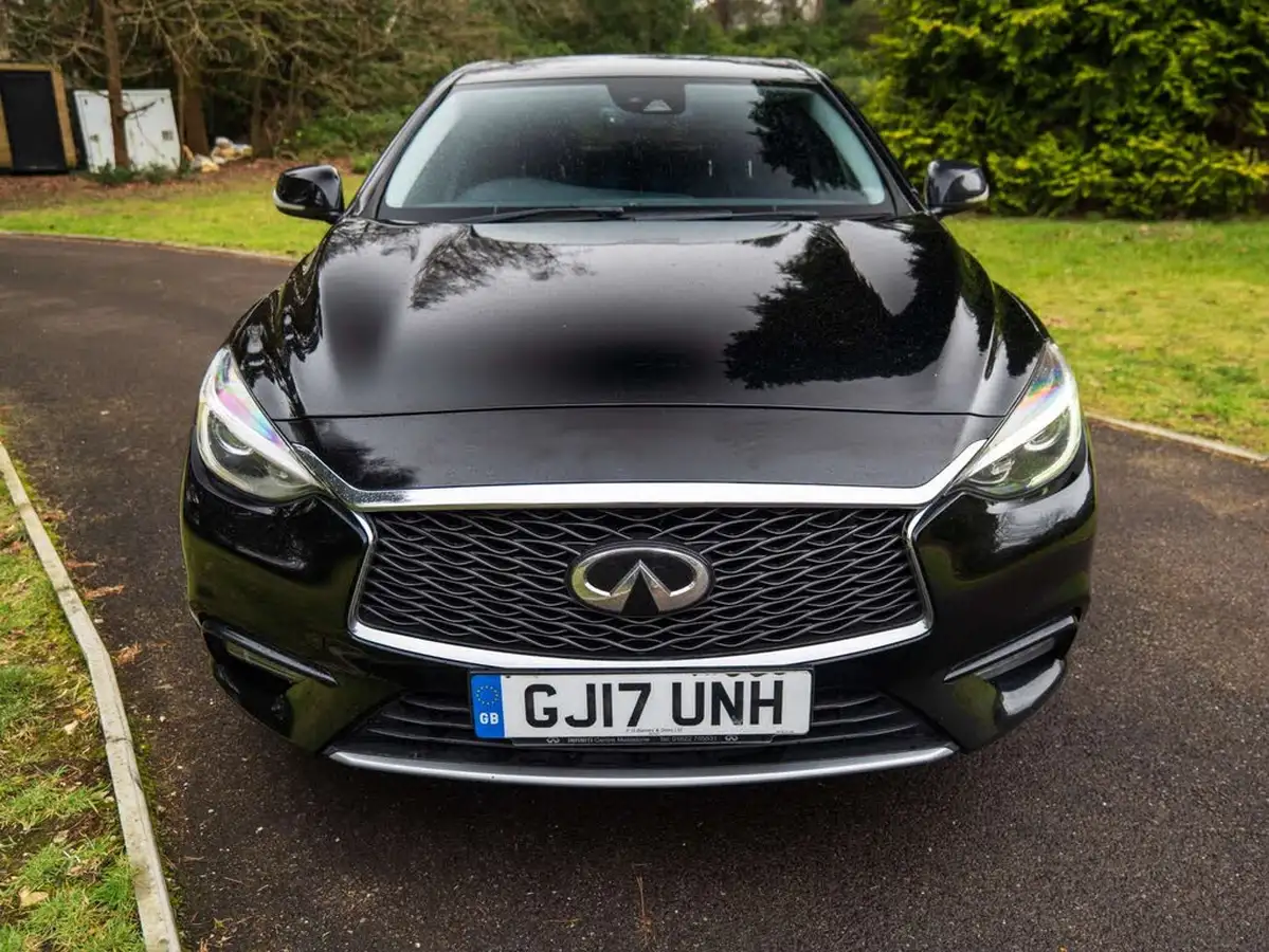 2017-infiniti-q30-15d-se-big-1