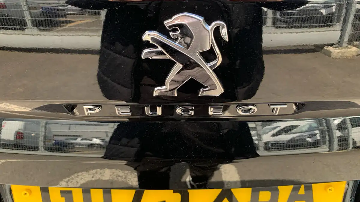 2024-peugeot-3008-suv-12-puretech-gt-136ps-hybrid-e-dsc6-big-25