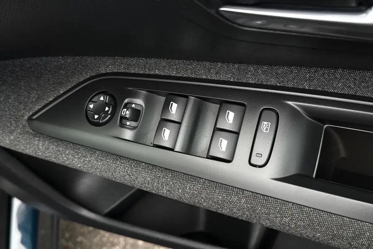 2022-peugeot-3008-suv-12-puretech-active-premium-big-20