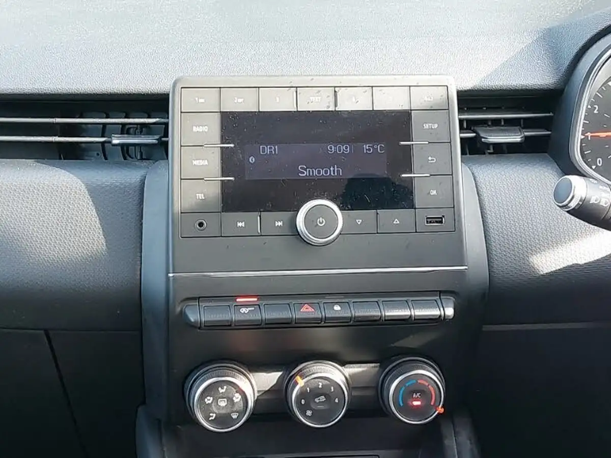 2021-renault-clio-10-sce-play-75bhp-big-10