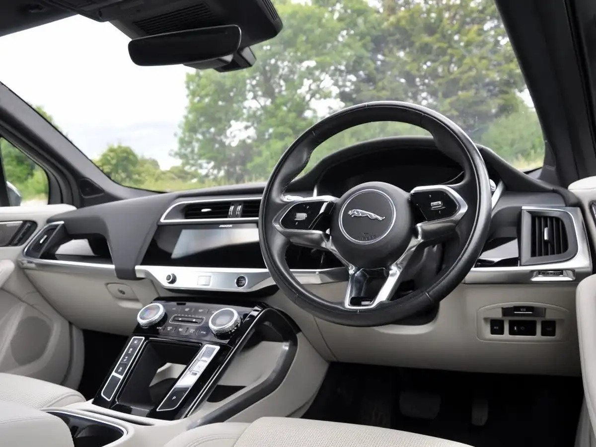 2021-jaguar-i-pace-ev400-black-big-70