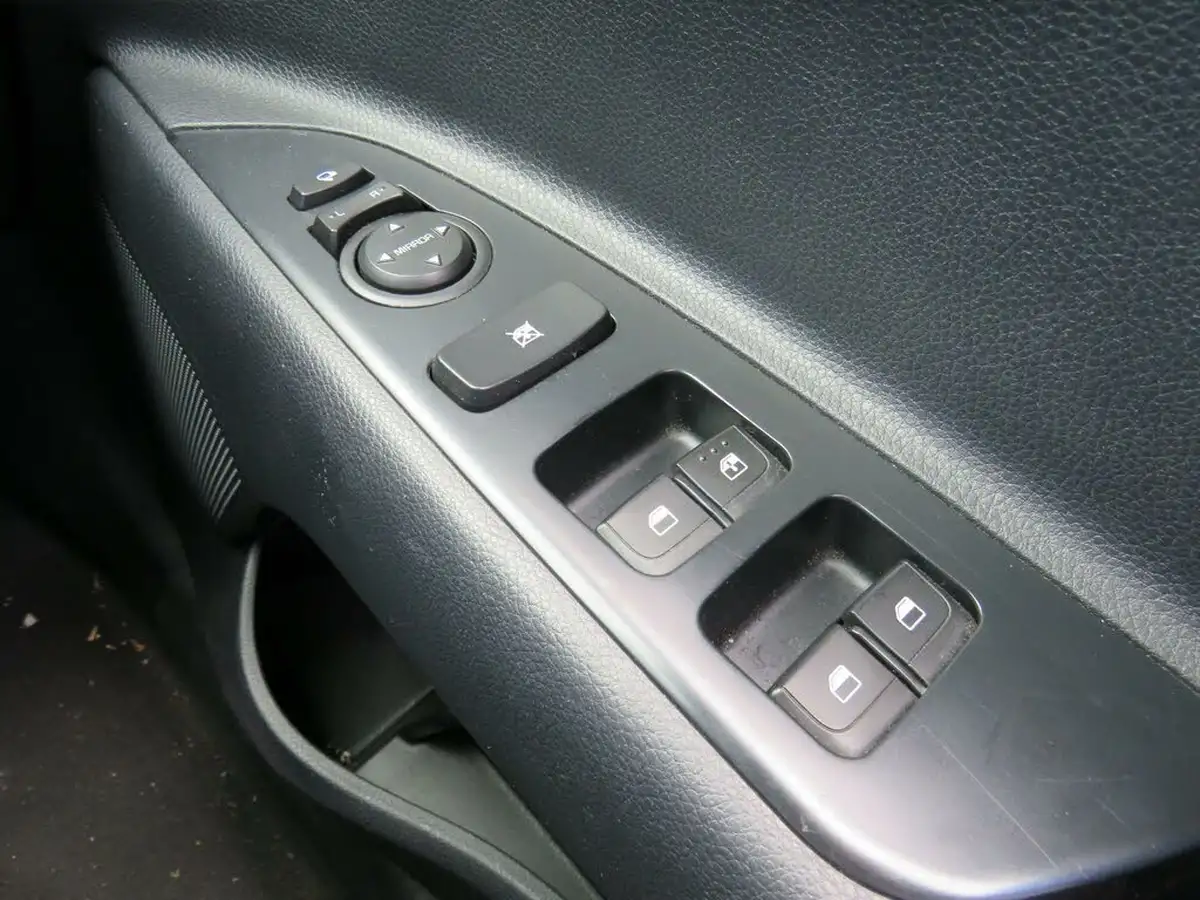 2020-kia-stonic-10-t-gdi-2-99bhp-big-21