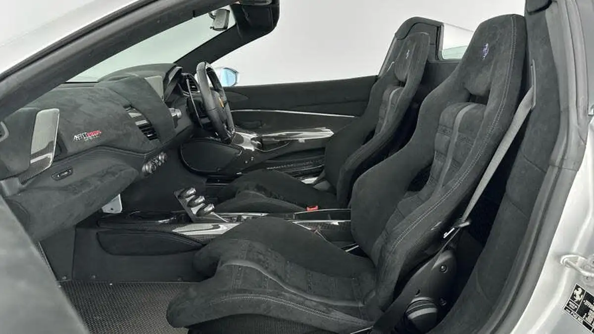 2020-ferrari-488-39-488-spider-big-39