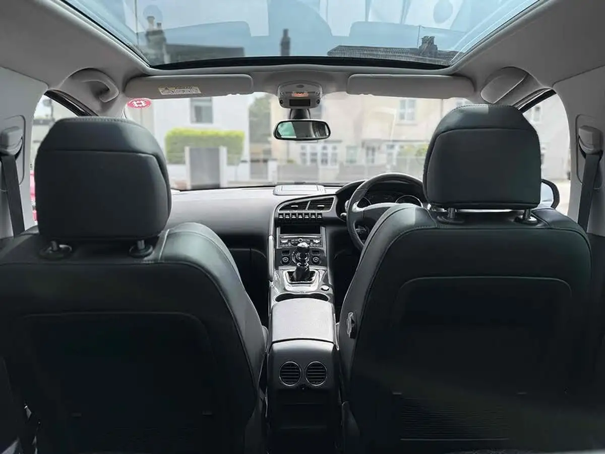 2015-peugeot-3008-crossover-16bluehdi-allure-big-24
