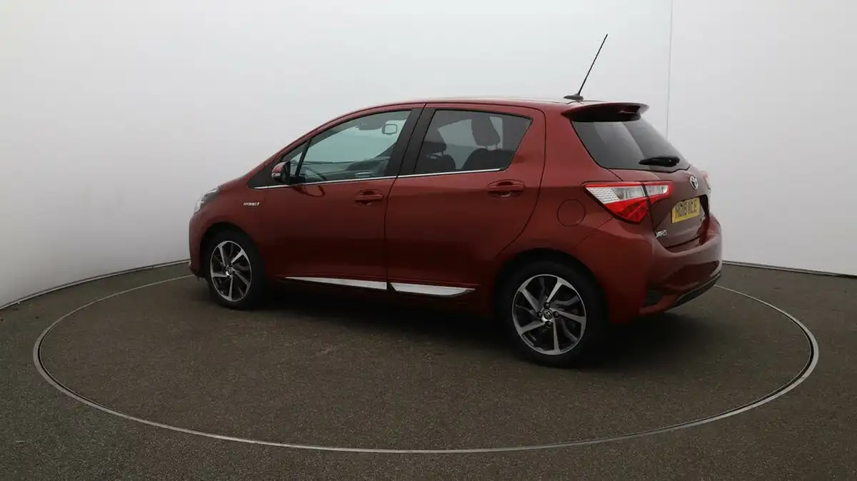 2018-toyota-yaris-15-vvt-i-excel-hybrid-big-36