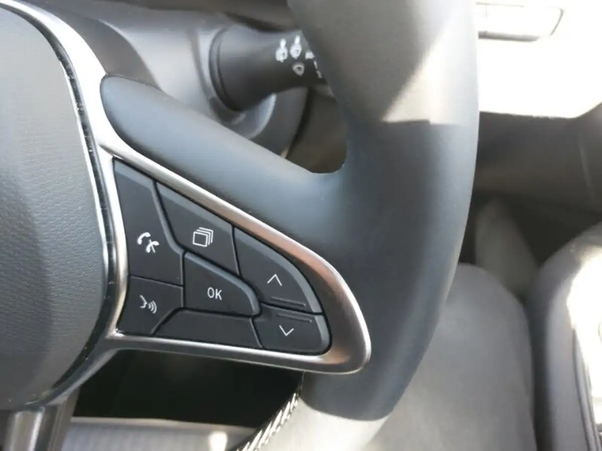 2025-renault-clio-16-techno-big-14
