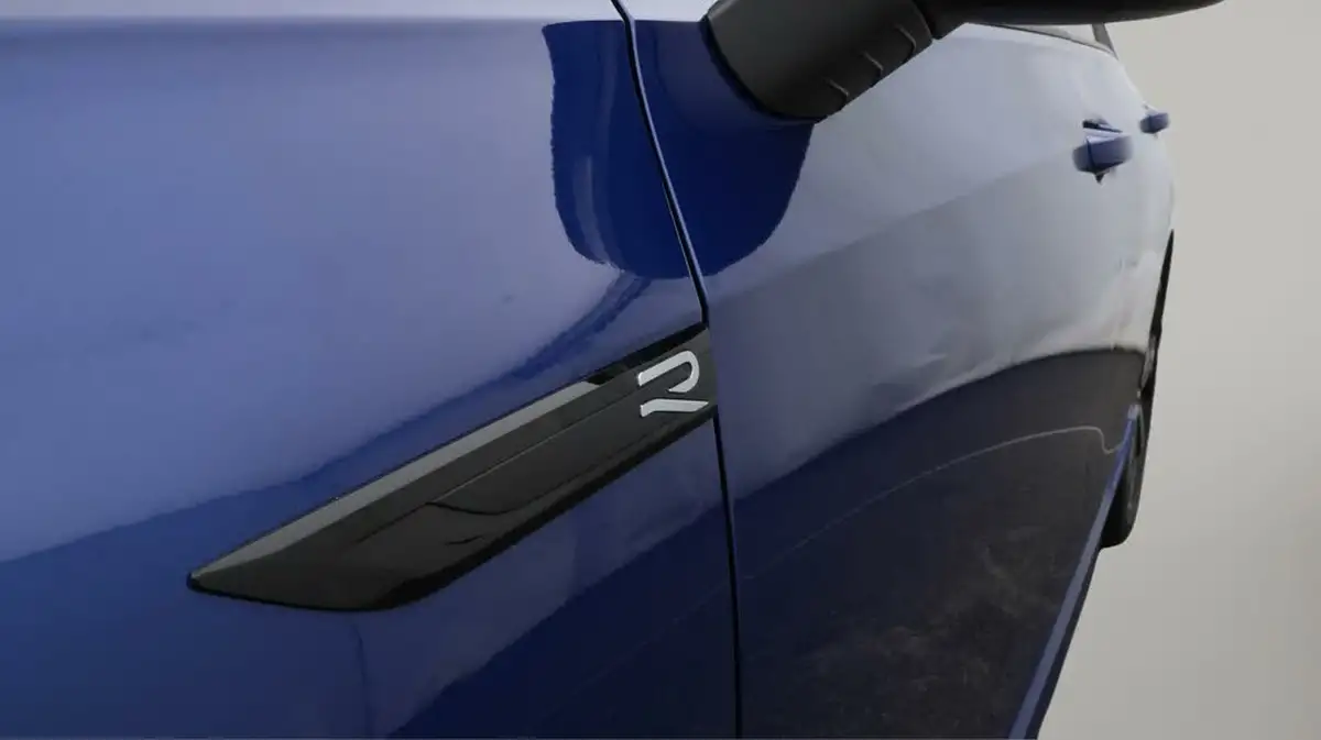 2024-volkswagen-golf-20-tsi-r-320ps-hatchback-big-20