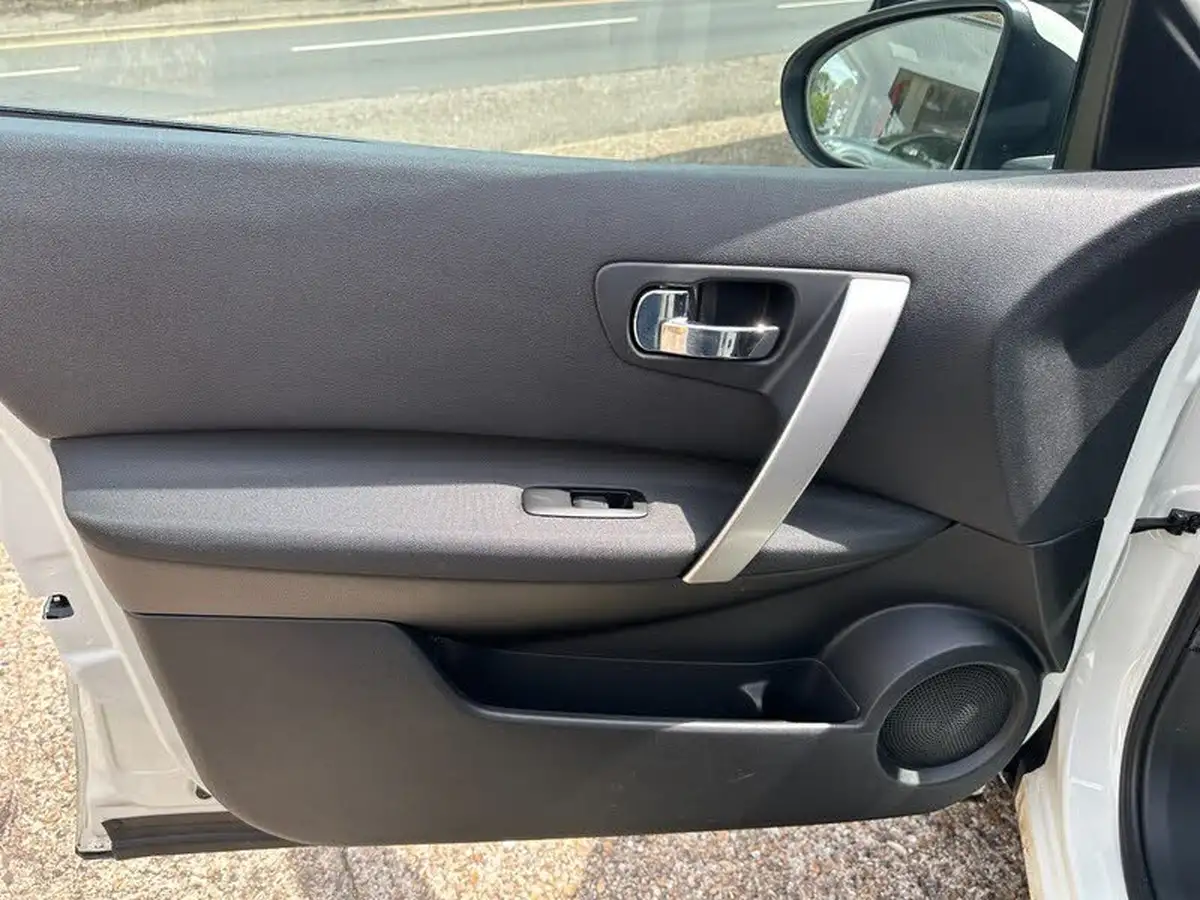 2012-nissan-qashqai-16-acenta-big-14