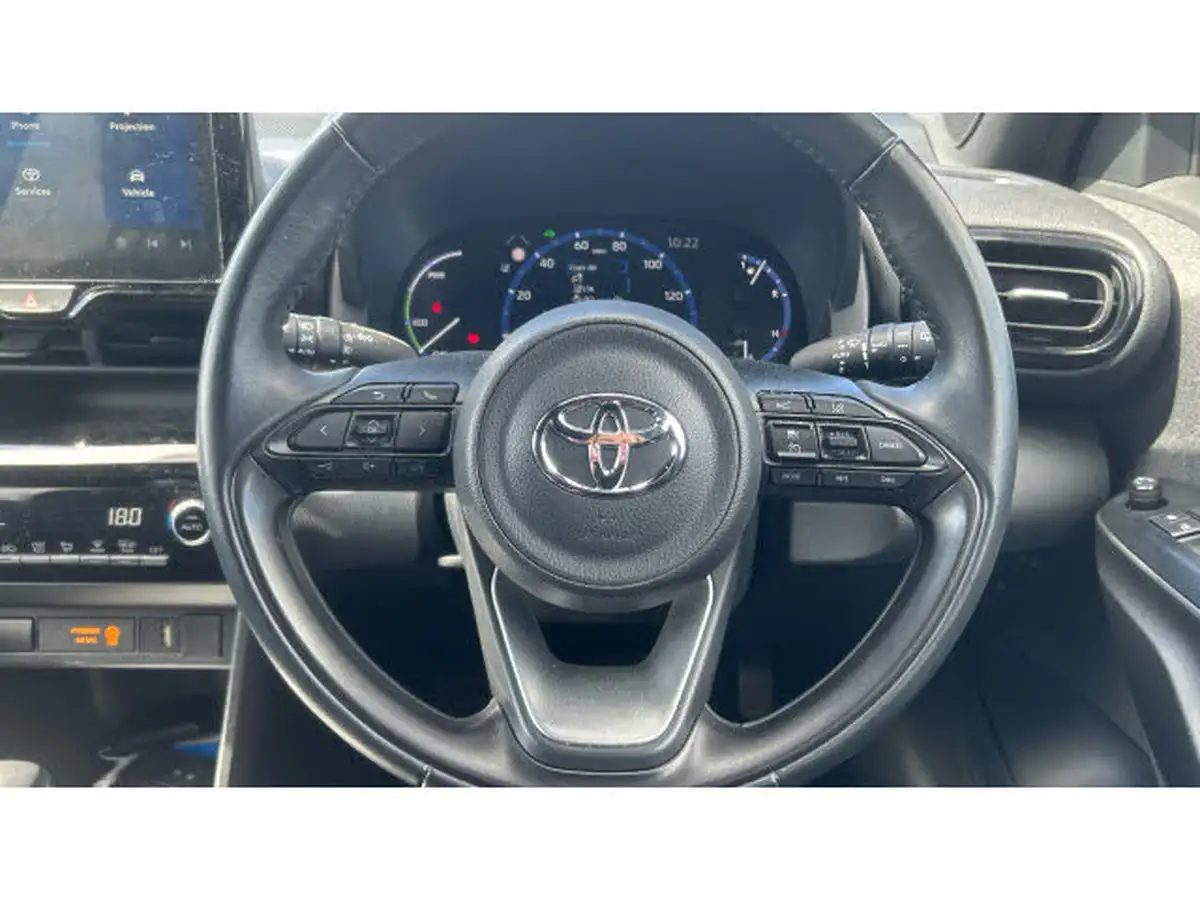 2022-toyota-yaris-15-vvt-i-design-panoramic-roof-big-7