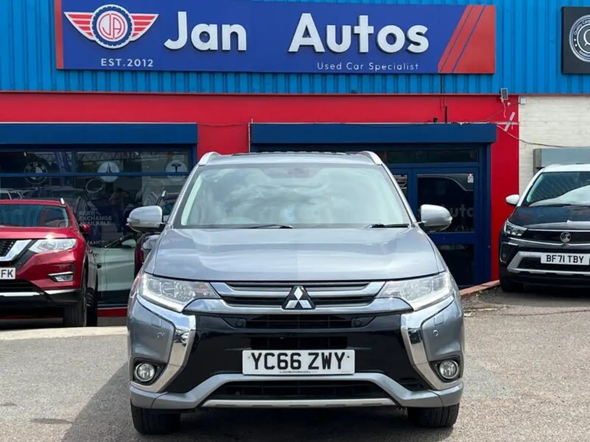 2016-mitsubishi-outlander-20-gx4hs-phev-big-3