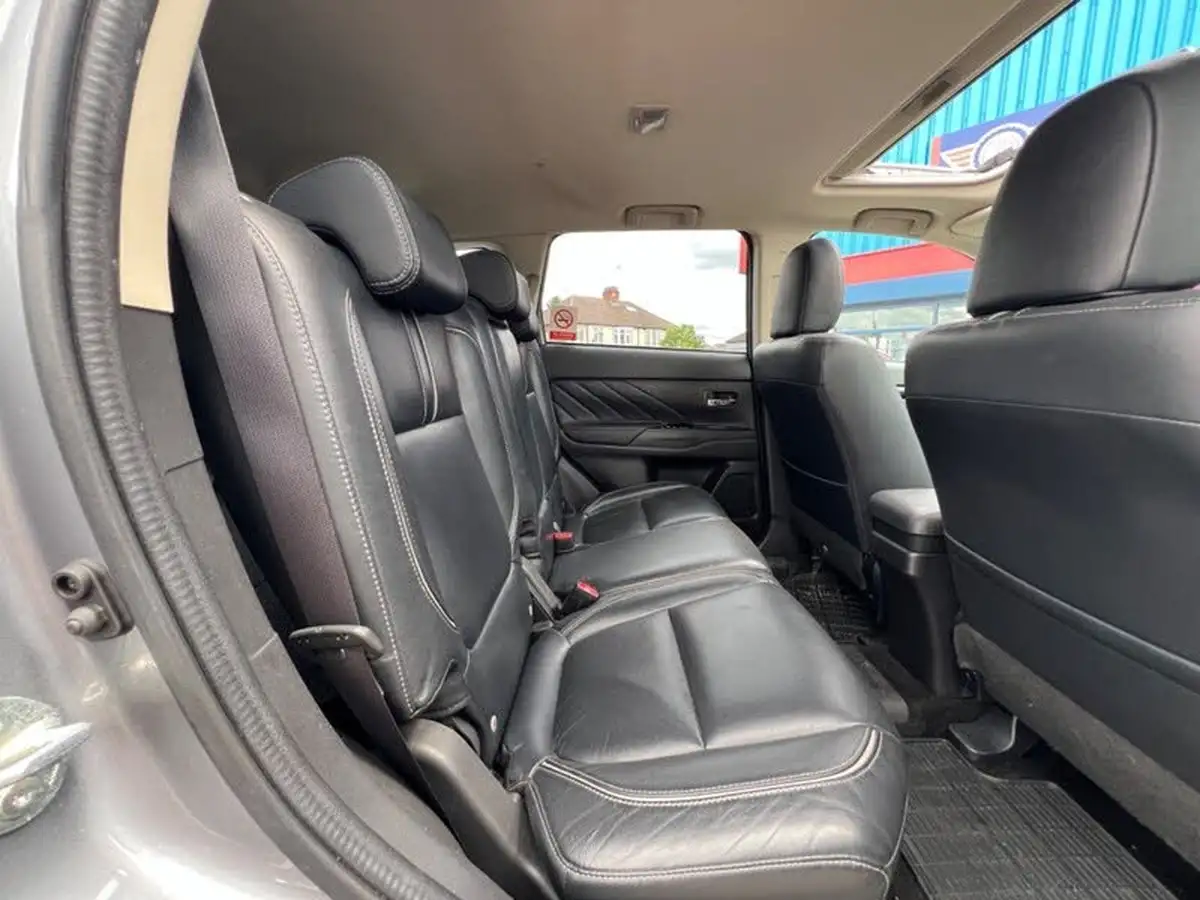 2016-mitsubishi-outlander-20-gx4hs-phev-big-51