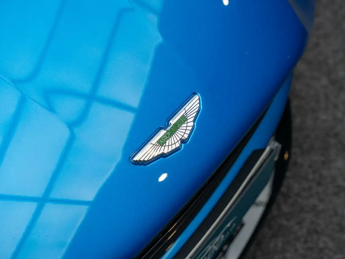 2019-aston-martin-db11-40-v8-big-26