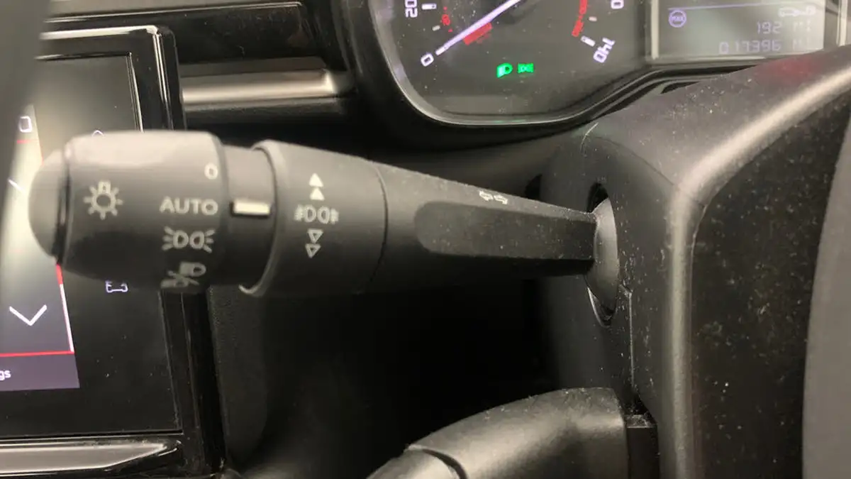 2021-citroen-c3-12-puretech-shine-83ps-big-32