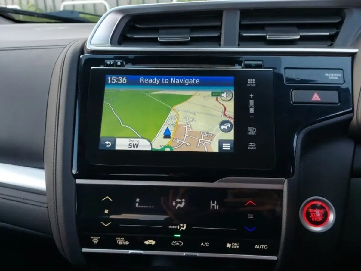 2018-honda-jazz-13-i-vtec-ex-navi-cvt-big-10