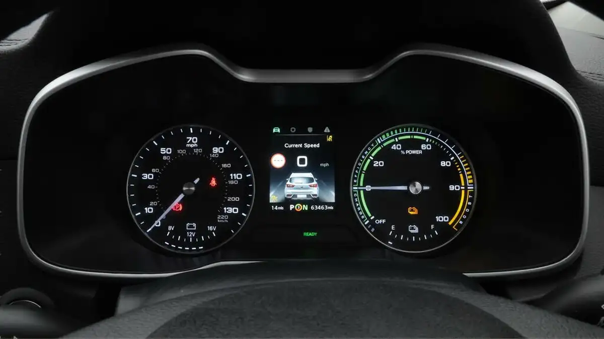 2021-mg-zs-suv-e-exclusive-ev-big-10
