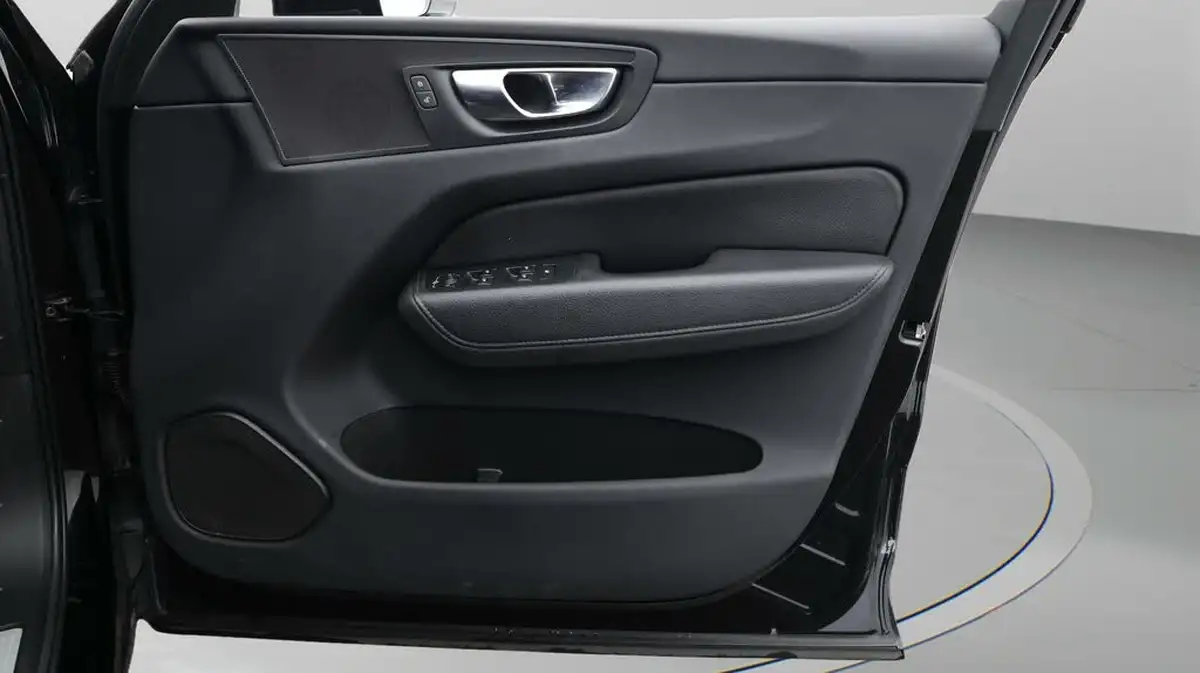 2021-volvo-xc60-20-b5-momentum-big-14