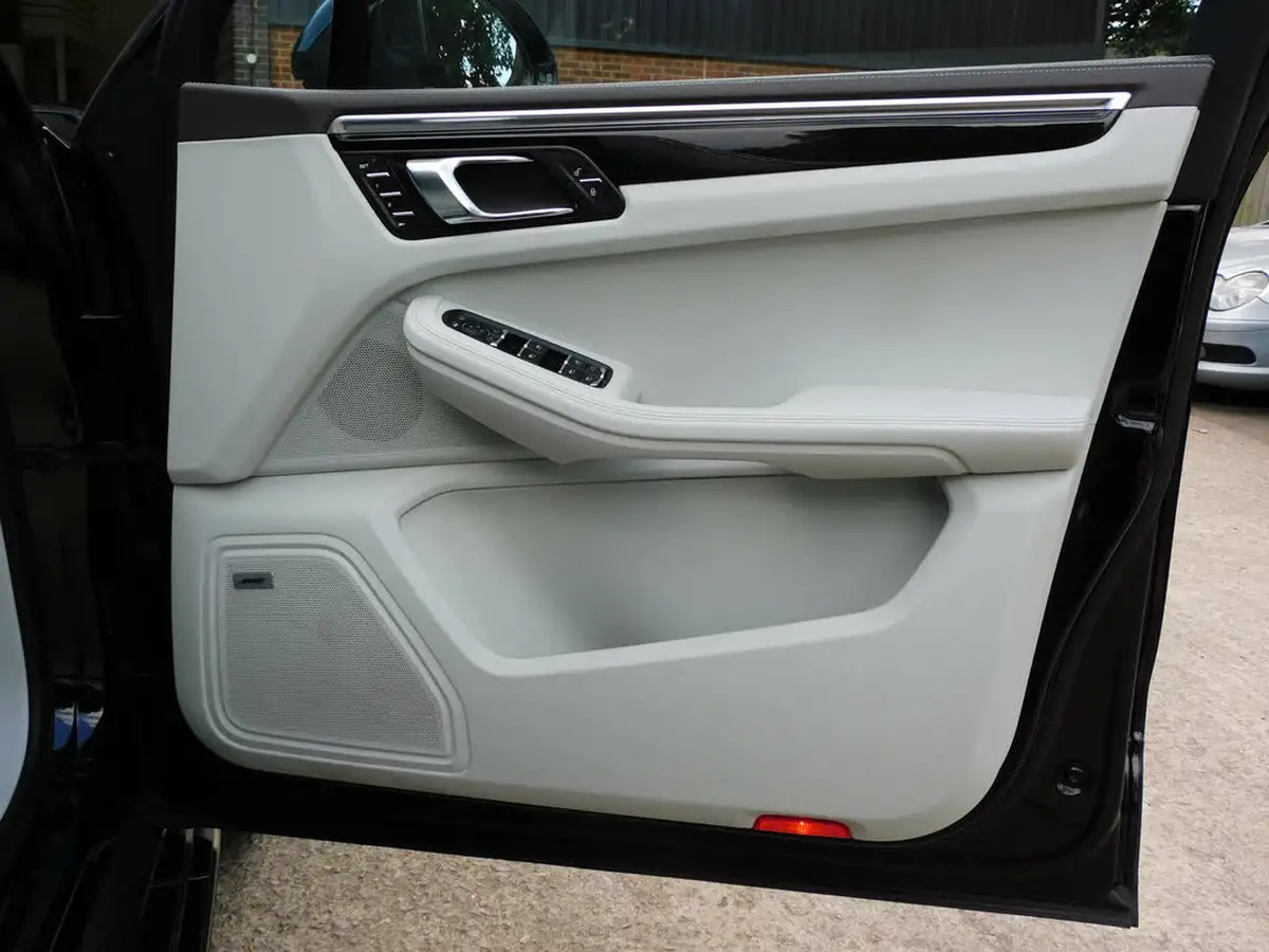 2015-porsche-macan-36-turbo-big-22