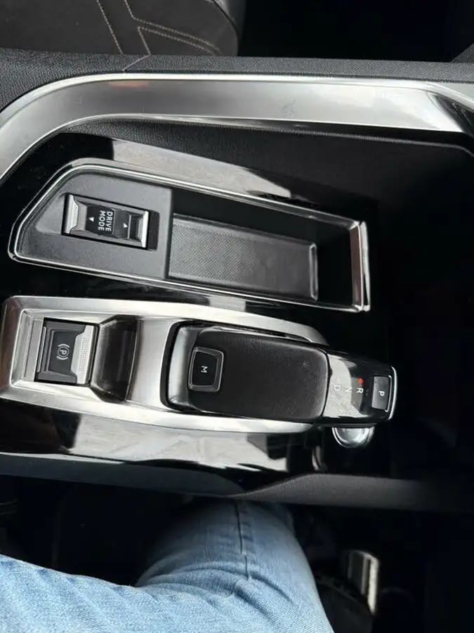 2021-peugeot-5008-suv-20-bluehdi-gt-177bhp-big-45