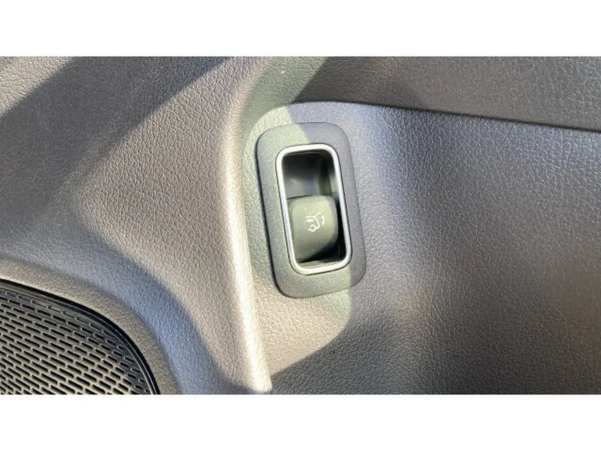 2023-mercedes-benz-cla-13-cla-200-amg-line-premium-shooting-brake-5d-big-33