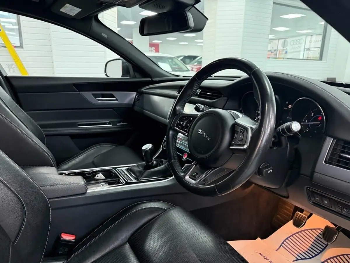 2018-jaguar-xf-20td-r-sport-163ps-saloon-4d-1999cc-big-22