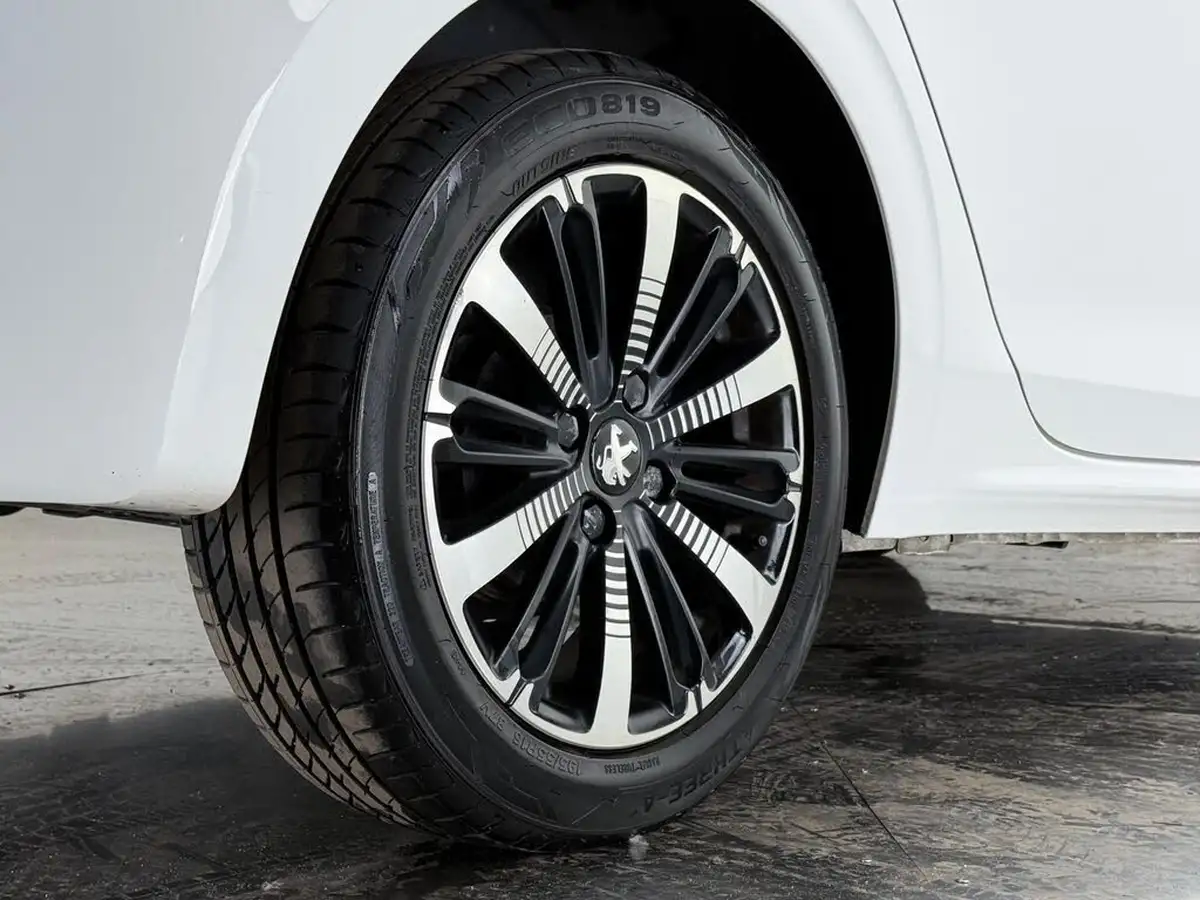 2019-peugeot-208-12-puretech-tech-edition-82bhp-big-10