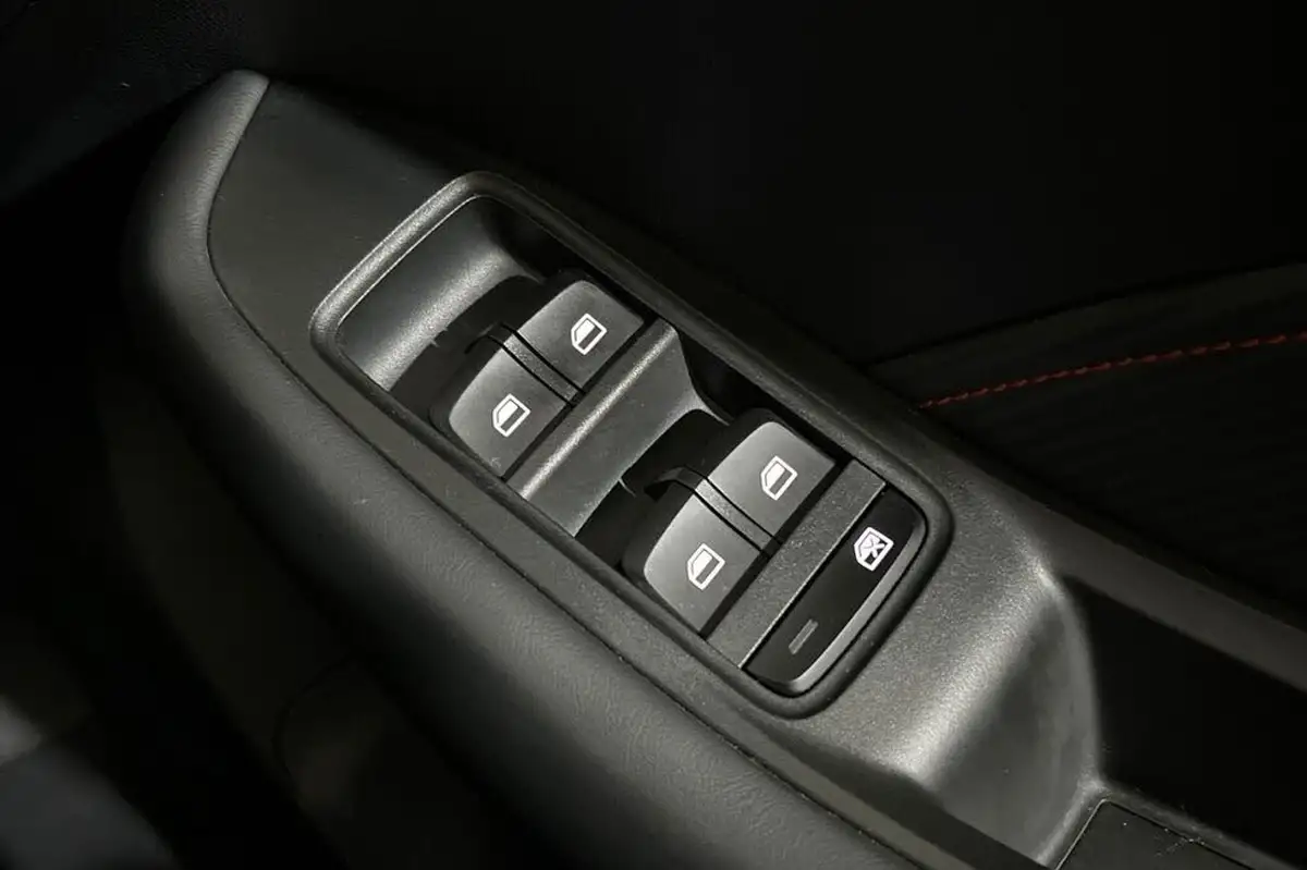 2023-mg-zs-suv-e-trophy-ev-156ps-long-range-big-41