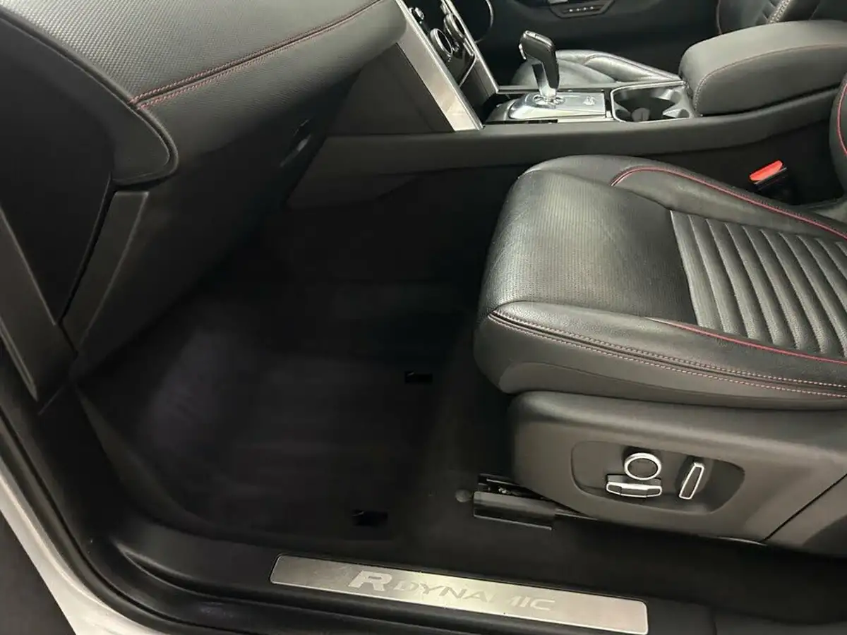 2022-land-rover-discovery-sport-15-p300e-r-dynamic-se-big-52