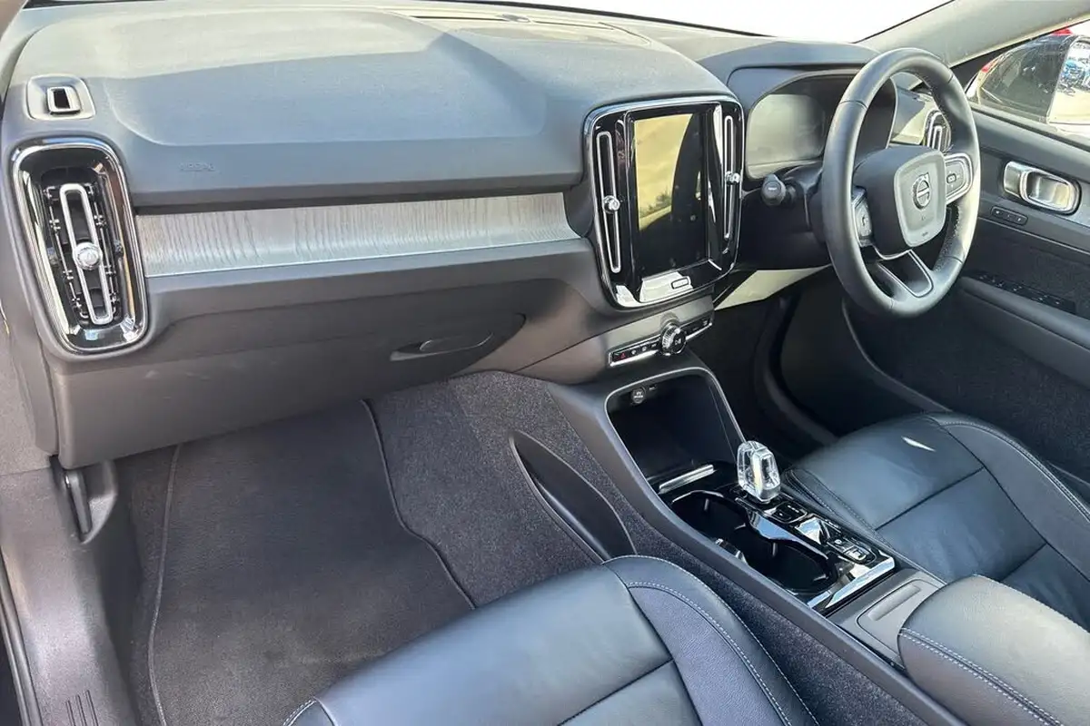 2021-volvo-xc40-15-t3-inscription-161bhp-auto-big-1