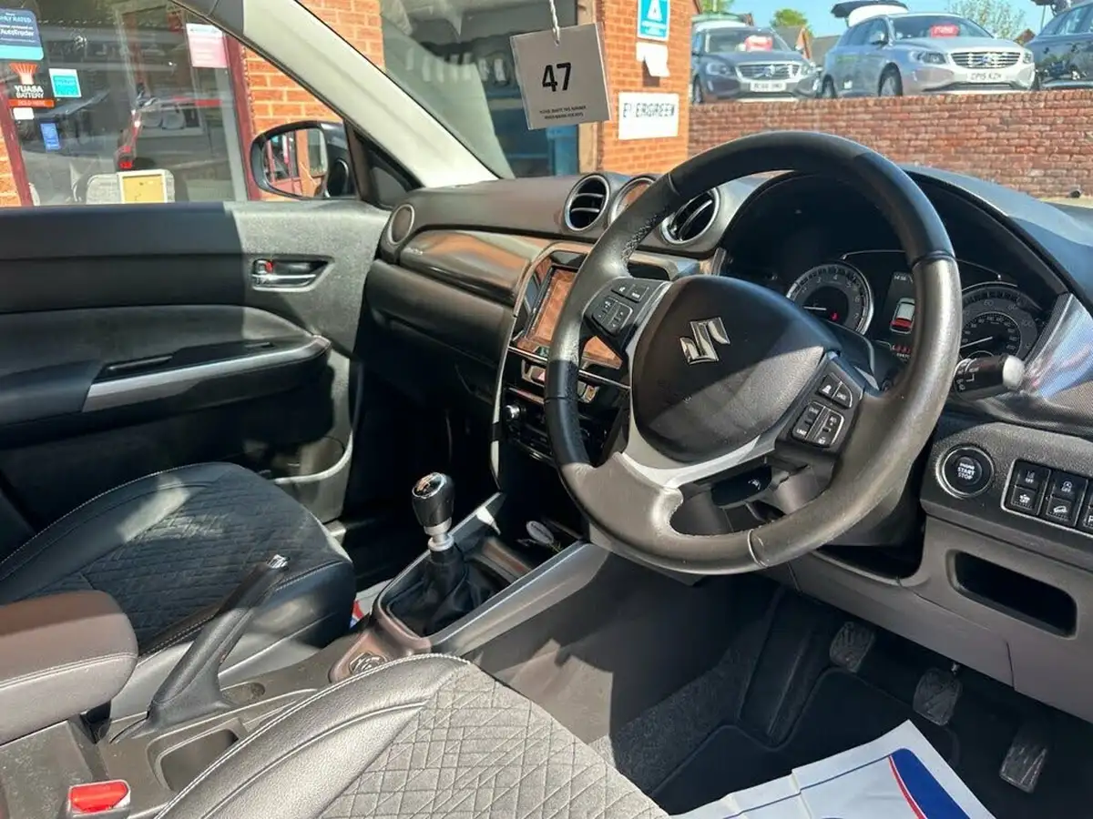 2019-suzuki-vitara-14-boosterjet-sz5-allgrip-big-4