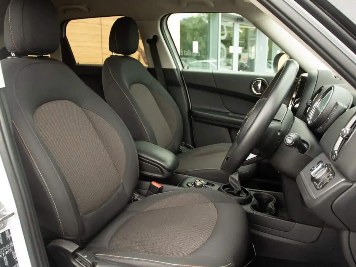 2019-mini-countryman-15-cooper-classic-big-30