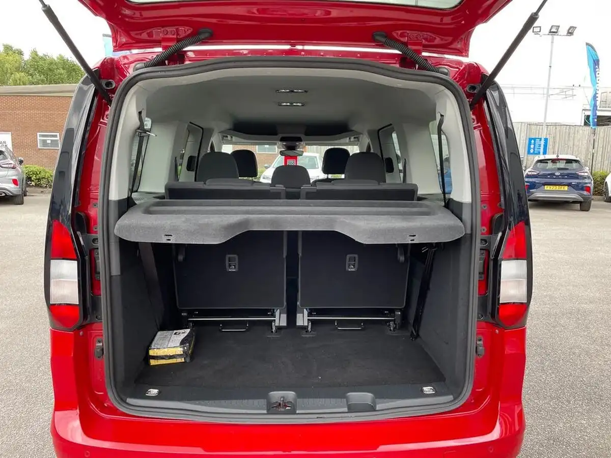 2023-ford-tourneo-connect-20-titanium-big-11