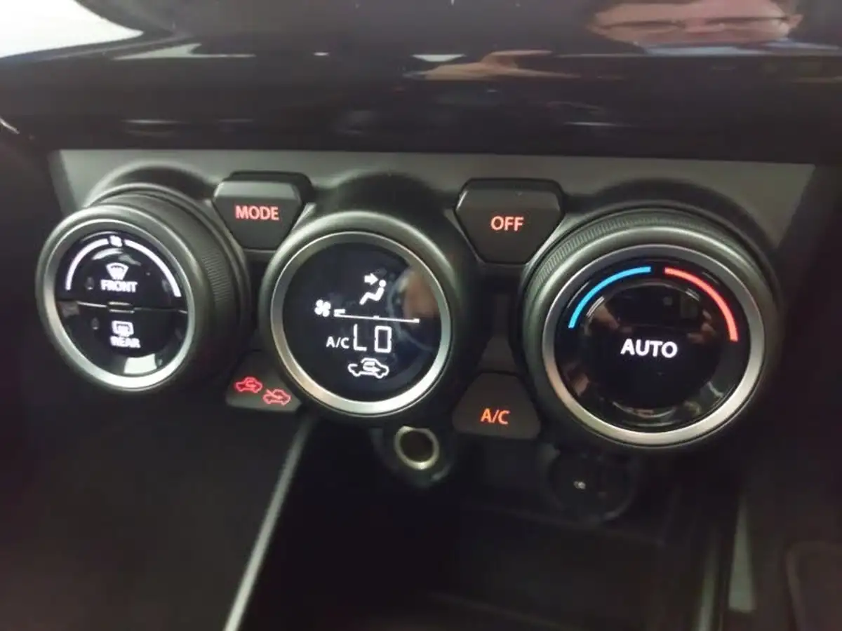 2022-suzuki-swift-12-dualjet-sz5-cvt-big-15