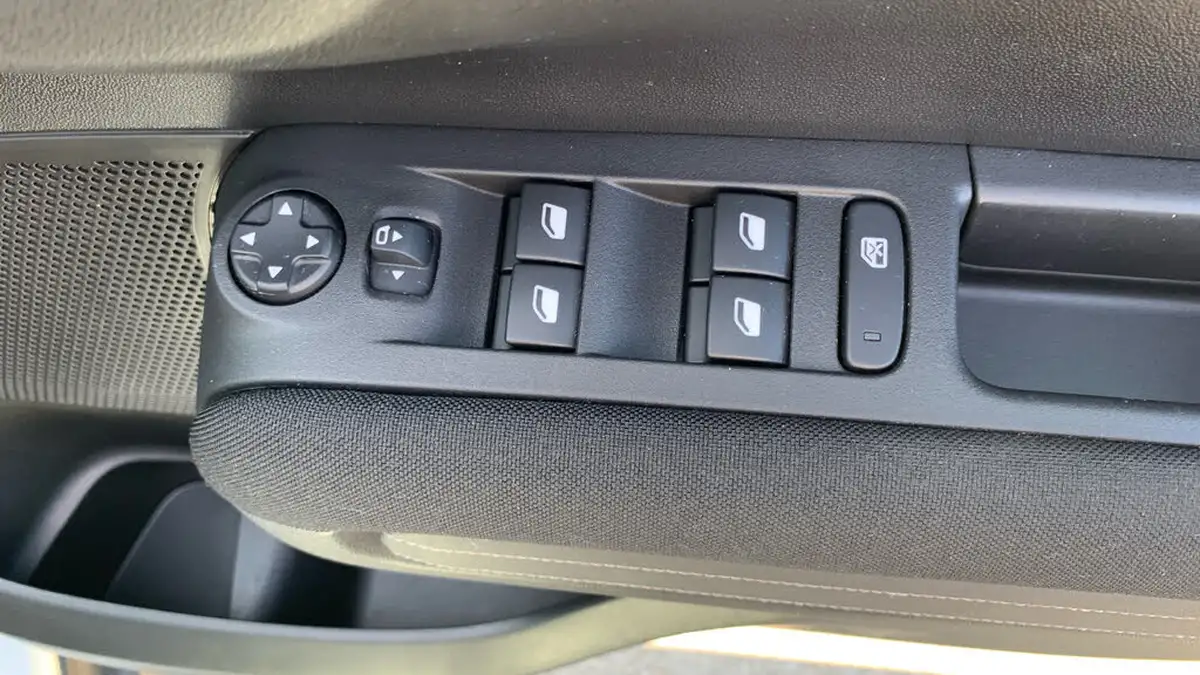 2022-citroen-c3-aircross-12-puretech-shine-plus-110ps-big-21