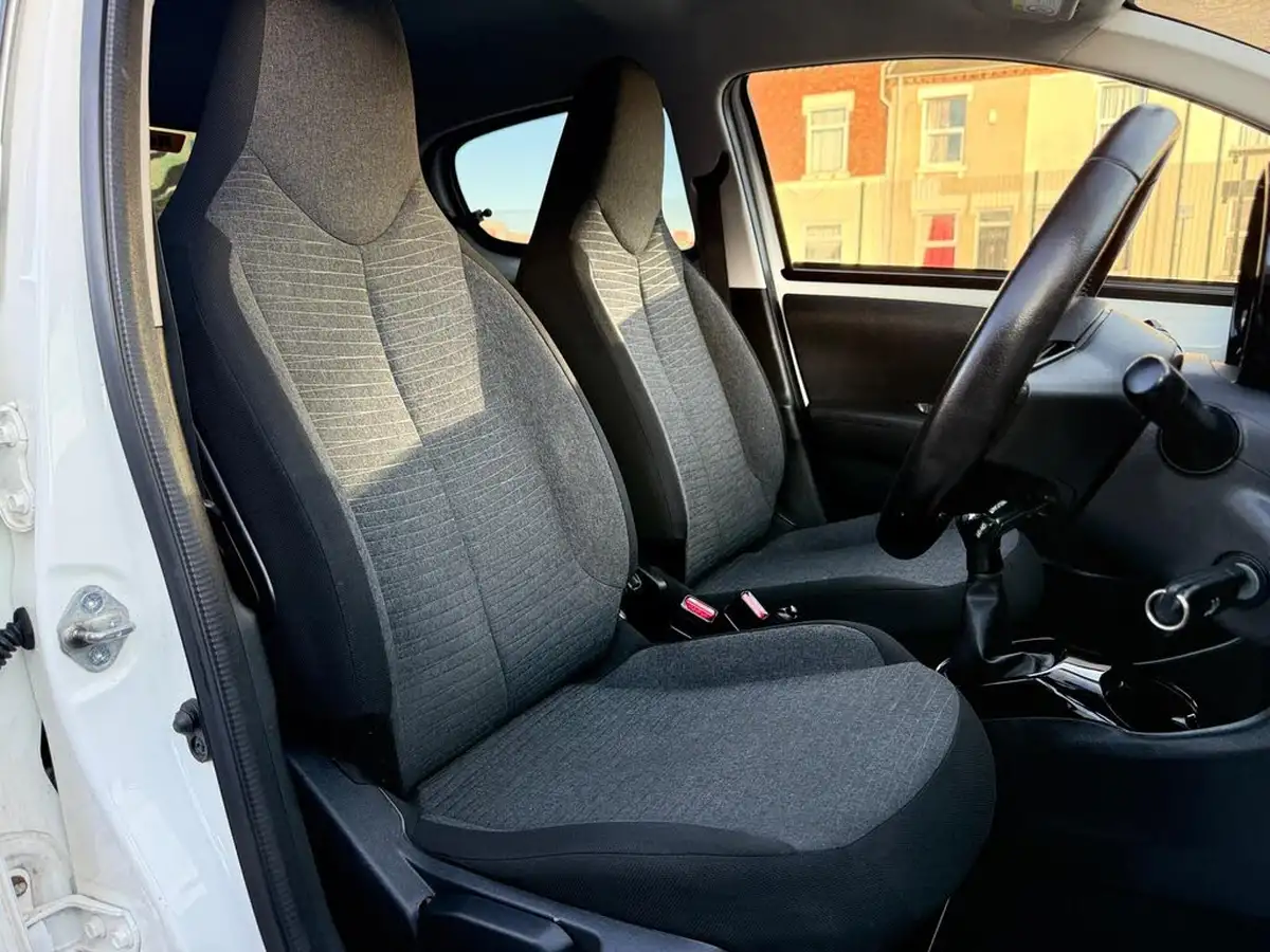 2017-citroen-c1-12-puretech-flair-5d-big-24