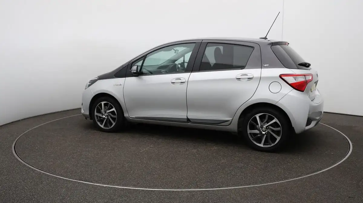 2020-toyota-yaris-15-vvt-i-y20-98bhp-hybrid-1497cc-e-cvt-big-31