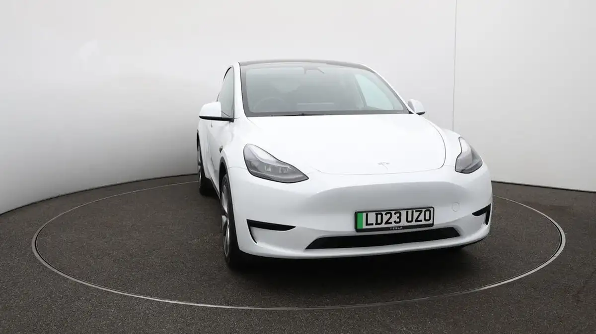 2023-tesla-model-y-e-rwd-big-40