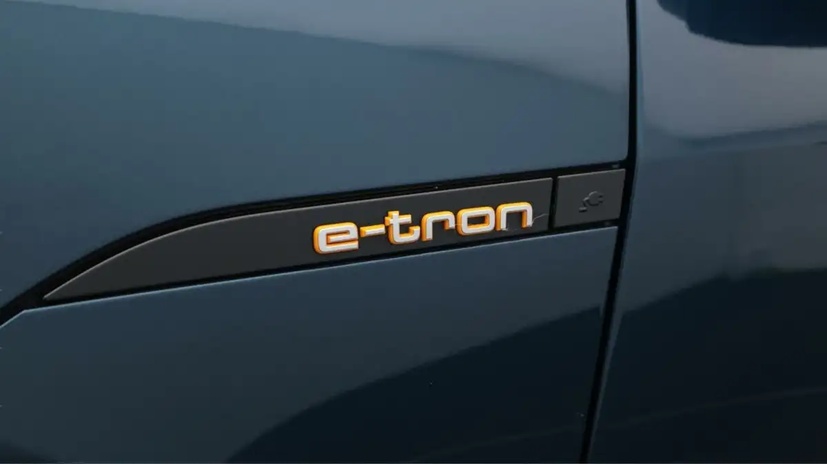 2019-audi-e-tron-55e-big-21