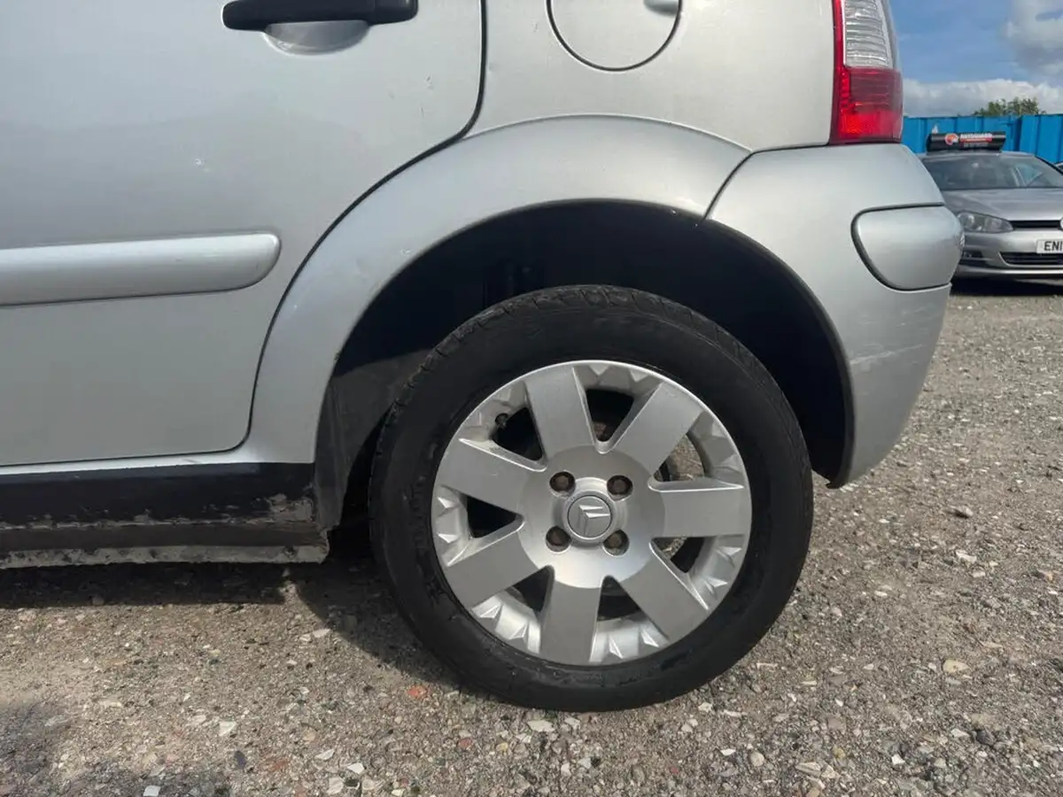 2009-citroen-c3-14td-airdream-big-23
