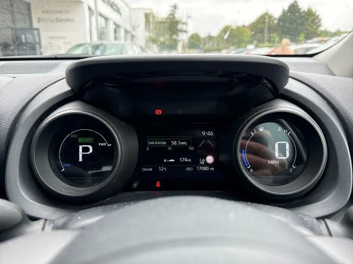 2022-toyota-yaris-15-vvt-i-design-big-13