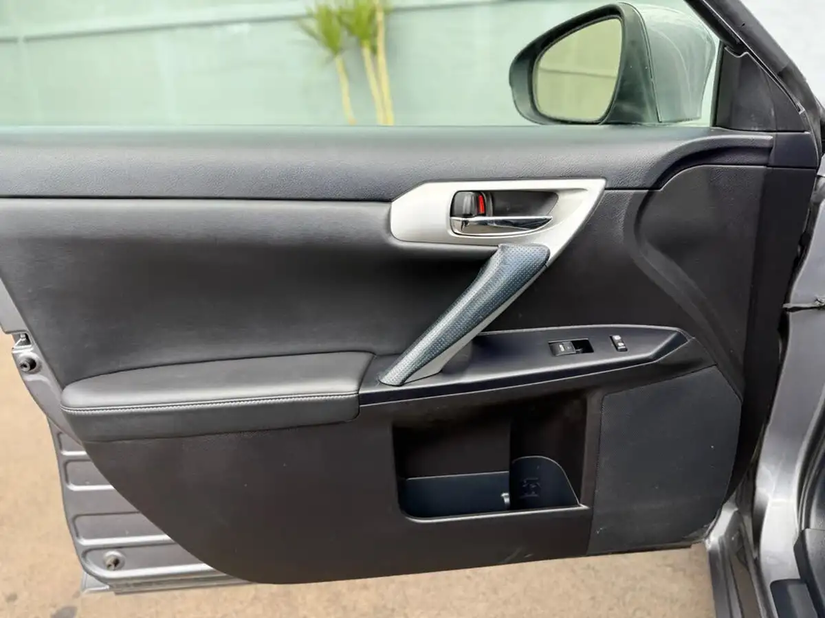 2013-lexus-ct-200h-18-premier-big-20